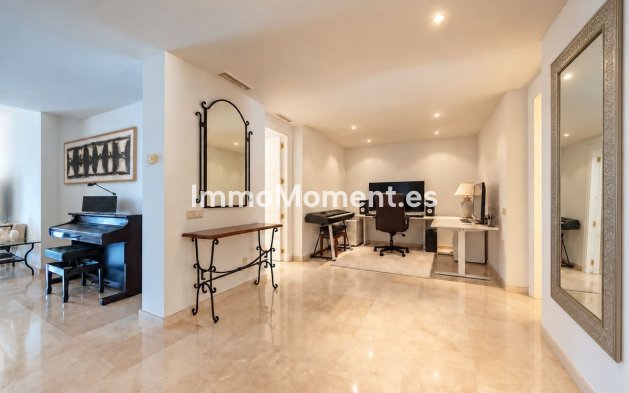 Resale - Apartment - Marbella - Río Real