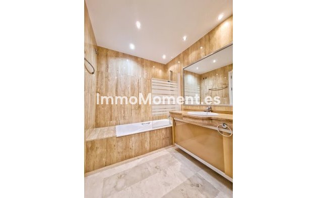 Resale - Apartment - Marbella - Elviria