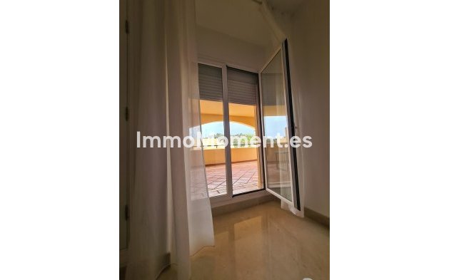 Resale - Apartment - Marbella - Elviria