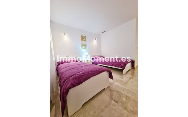 Resale - Apartment - Marbella - Elviria
