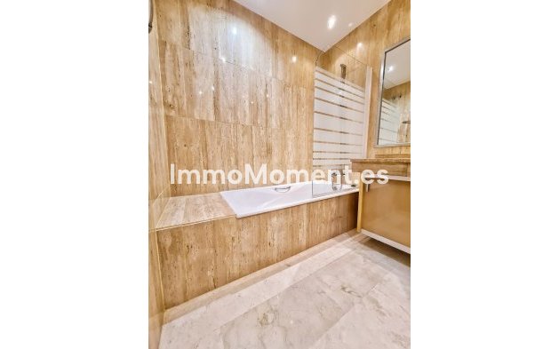 Resale - Apartment - Marbella - Elviria