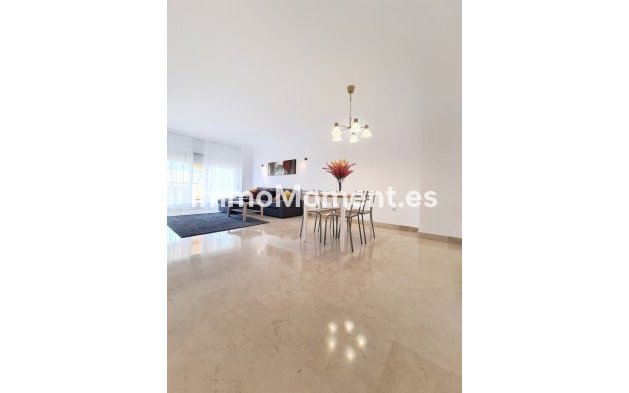 Resale - Apartment - Marbella - Elviria