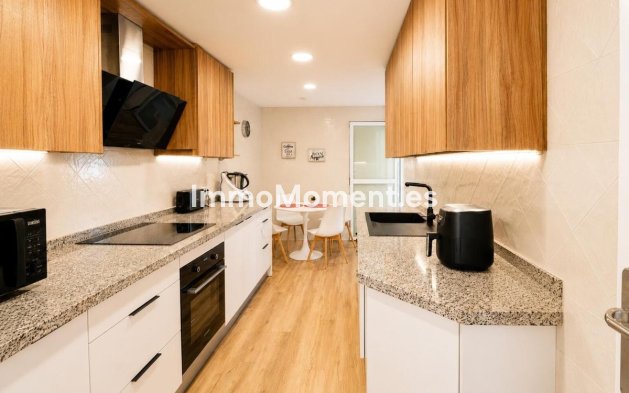 Resale - Apartment - Marbella - Elviria