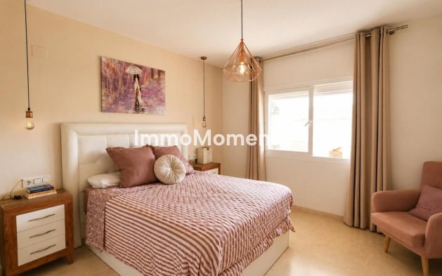 Resale - Apartment - Marbella - Elviria