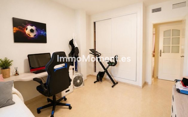 Resale - Apartment - Marbella - Elviria