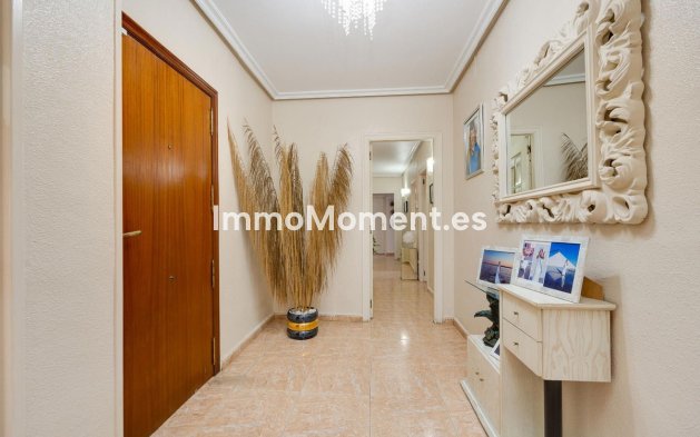 Resale - Apartment - Torrevieja - Torrevieja Centro