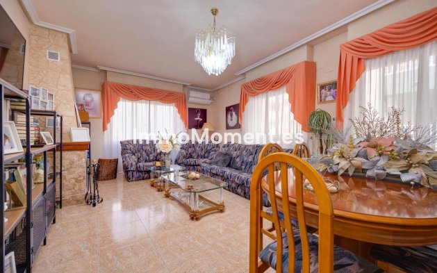 Resale - Apartment - Torrevieja - Torrevieja Centro