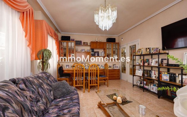 Resale - Apartment - Torrevieja - Torrevieja Centro