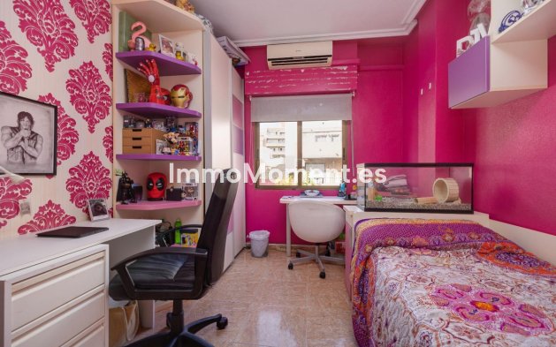 Resale - Apartment - Torrevieja - Torrevieja Centro
