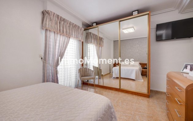 Resale - Apartment - Torrevieja - Torrevieja Centro