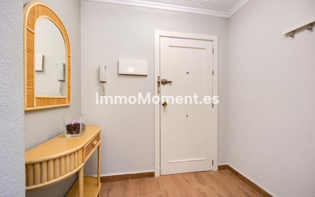 Resale - Apartment - Torrevieja - Torrevieja Centro