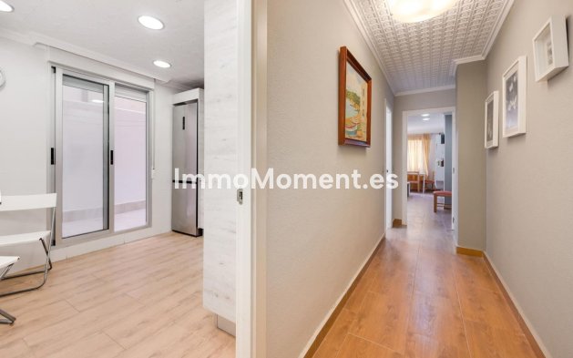 Resale - Apartment - Torrevieja - Torrevieja Centro