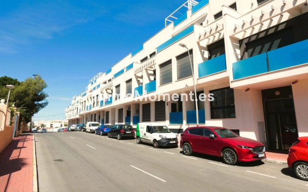 Resale - Apartment - Torrevieja - Torrevieja Centro