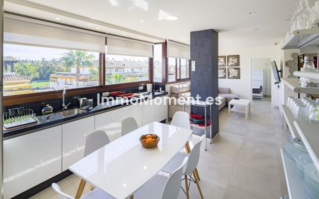 Resale - Apartment - Marbella - Nueva Andalucía