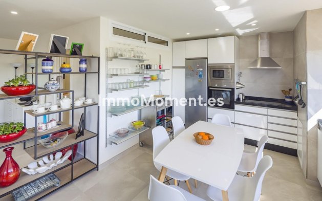Resale - Apartment - Marbella - Nueva Andalucía