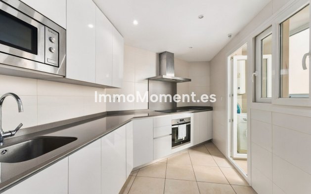 Resale - Apartment - Marbella - Nueva Andalucía