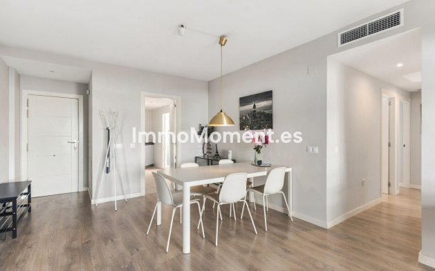 Resale - Apartment - Marbella - Nueva Andalucía