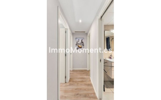 Resale - Apartment - Marbella - Nueva Andalucía