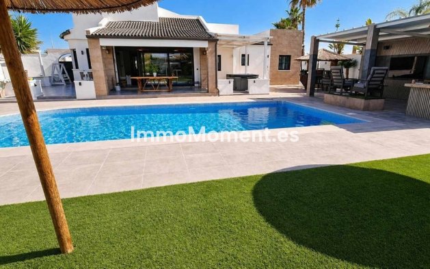 Wiederverkauf - Freistehende Villa - Torrevieja - Torrevieja Centro