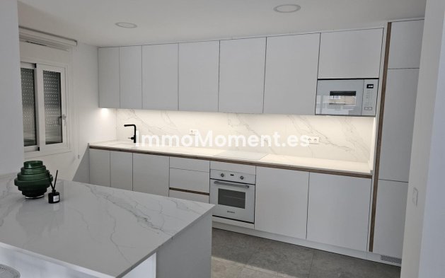 Resale - Apartment - Torrevieja - Torrevieja Centro