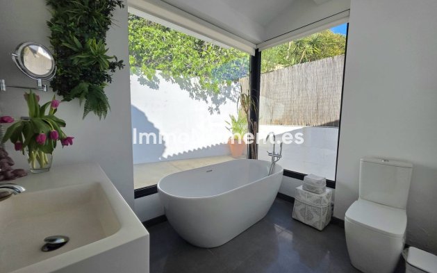Wiederverkauf - Freistehende Villa - Estepona  - Estepona Centro