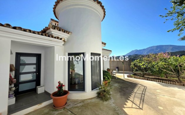 Wiederverkauf - Freistehende Villa - Estepona  - Estepona Centro
