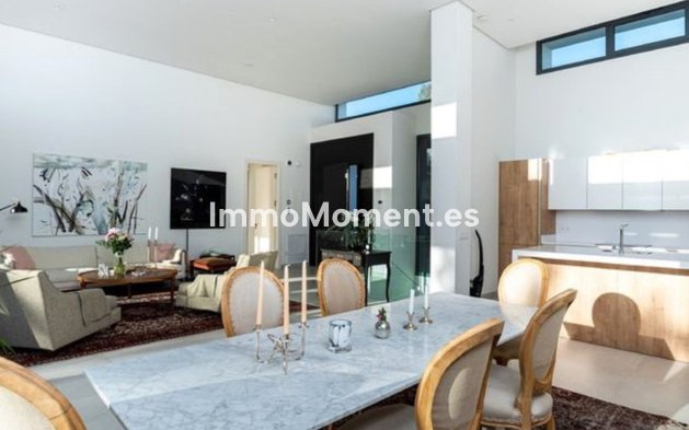 Wiederverkauf - Freistehende Villa - Estepona  - Atalaya