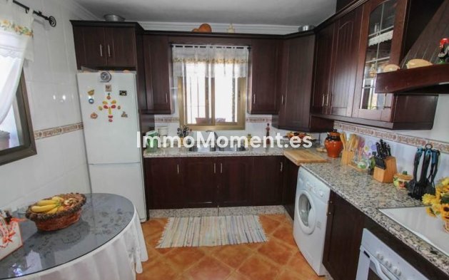 Wiederverkauf - Freistehende Villa -   Inländisch - Guaro