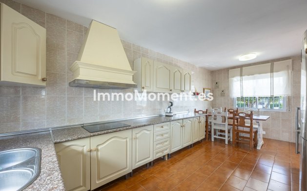 Wiederverkauf - Freistehende Villa - Estepona  - Estepona Centro