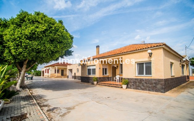 Reventa - Villa independiente - Orihuela - La Matanza