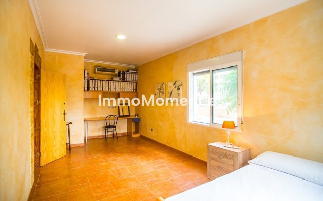 Reventa - Villa independiente - Orihuela - La Matanza