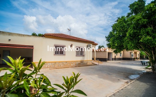 Reventa - Villa independiente - Orihuela - La Matanza