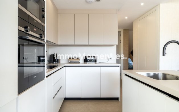 Reventa - Villa independiente - Marbella - Elviria