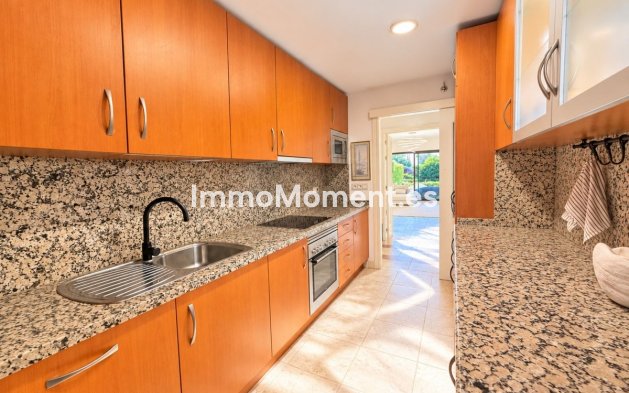 Resale - Apartment - Estepona - Estepona Centro