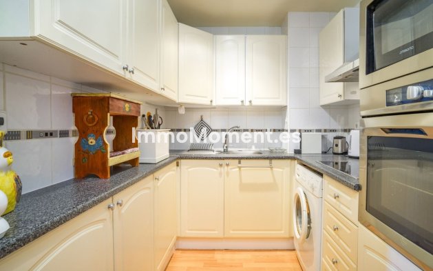Resale - Apartment - Estepona - Atalaya
