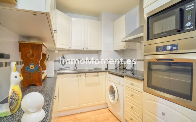 Resale - Apartment - Estepona - Atalaya