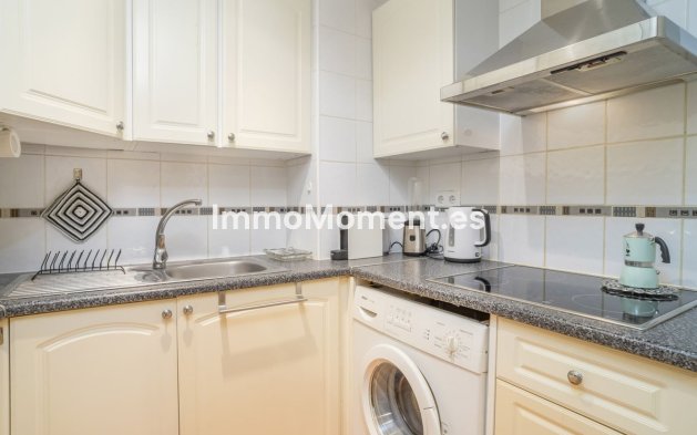 Resale - Apartment - Estepona - Atalaya