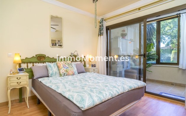Resale - Apartment - Estepona - Atalaya