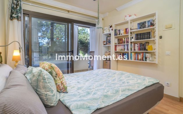 Resale - Apartment - Estepona - Atalaya