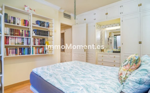 Resale - Apartment - Estepona - Atalaya