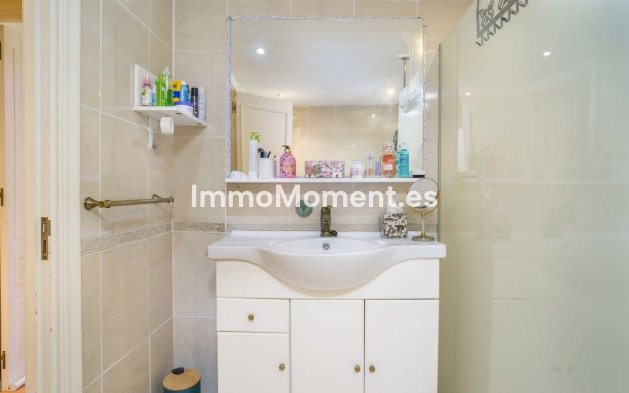 Resale - Apartment - Estepona - Atalaya