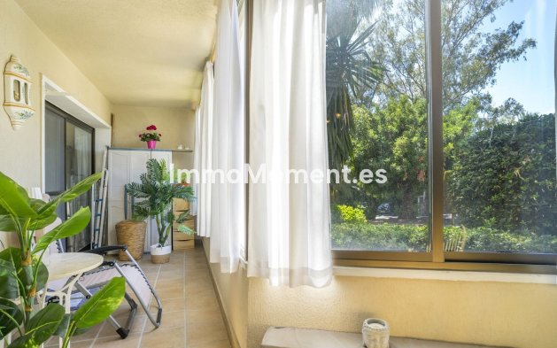 Resale - Apartment - Estepona - Atalaya