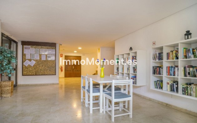 Resale - Apartment - Estepona - Atalaya