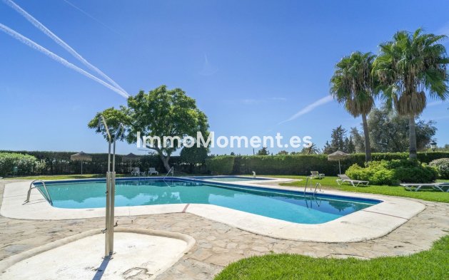 Resale - Apartment - Estepona - Atalaya