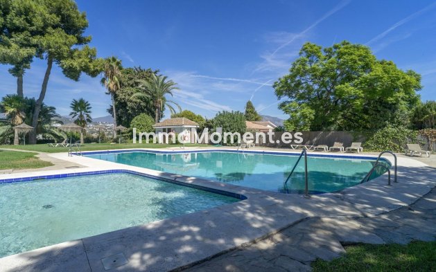 Resale - Apartment - Estepona - Atalaya