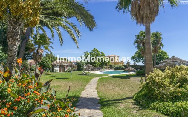 Resale - Apartment - Estepona - Atalaya