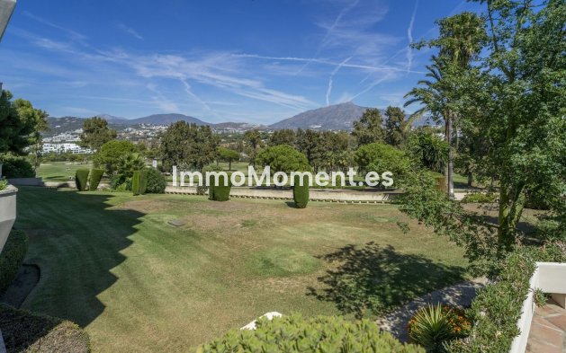 Resale - Apartment - Estepona - Atalaya