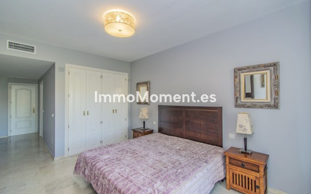 Resale - Apartment - Estepona - Atalaya