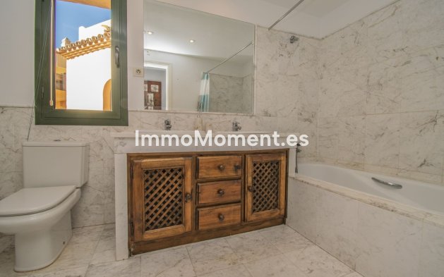 Resale - Apartment - Estepona - Atalaya