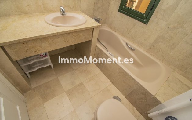 Resale - Apartment - Estepona - Atalaya